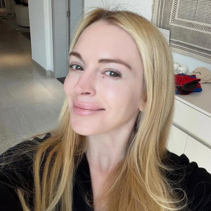 <p>Dalam sebuah wawancara, Lindsay pernah mengungkap alasannya lebih nyaman tinggal di Dubai karena menjadi privasi keluarga. &ldquo;Tidak ada kekhawatiran seperti, &lsquo;Saya tidak bisa makan di tempat ini karena seseorang akan mengambil foto putra saya&rsquo;. Saya merasa sangat aman. Privasi adalah kunci,&rdquo; ujar Lindsay, dikutip dari laman<em> ENews.&nbsp;</em>(Foto: Instagram @lindsaylohan)</p>