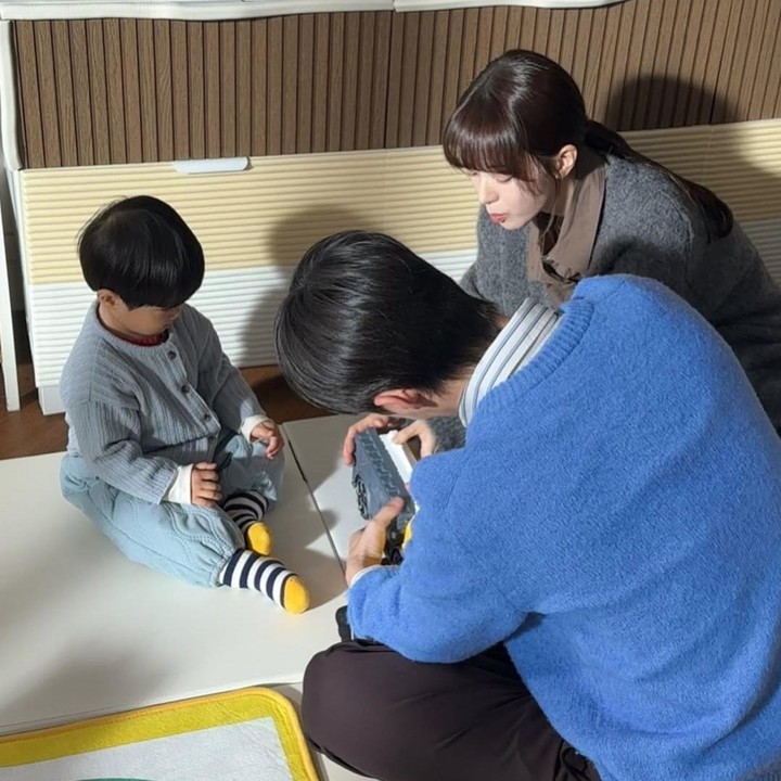 <p>Sejak drama Korea terbaru Bae In Hyuk dan Roh Jeong Eui, yang berjudul <em>Our Universe,</em> tayang perdana pada 4 Februari 2026, media sosial langsung heboh membicarakan <em>Baby</em> Woo Joo yang menggemaskan, Bunda. (Foto: Instagram @jeongeuiyam)</p>