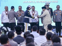 Deretan Penerima Tanda Kehormatan Penggerak MBG dari Prabowo, Ada Kapolda Jateng-Jatim