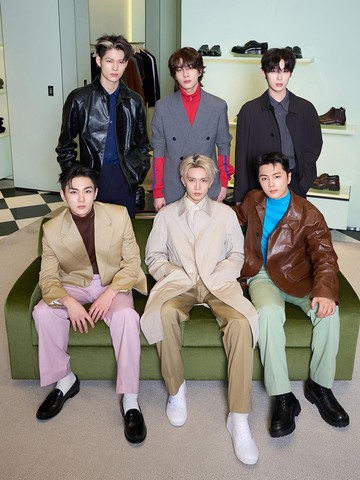 Hadir Sebagai Ambassador, Simak Gaya ENHYPEN Rayakan Pembukaan Butik Prada Breeze Nanshan