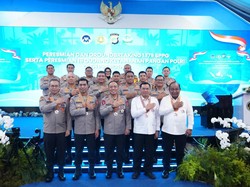 9 Kapolres Terima Tanda Kehormatan Satyalencana Wira Karya dari Prabowo
