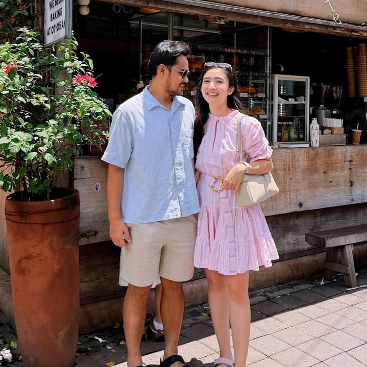 <p>Aktris Febby Rastanty baru-baru ini membagikan momen romantis bersama sang suami, Drajad Djumantara. Pasangan yang resmi menikah pada tahun 2024 itu terlihat menikmati liburan singkatnya untuk merayakan <em>birthday weekend </em>Febby<em>.&nbsp;</em>(Foto: Instagram @febbyrastanty)</p>