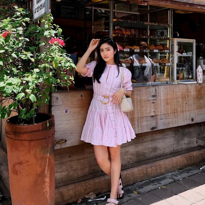 <p>Momen liburan ini dibagikan langsung oleh Febby Rastanty melalui beberapa foto yang diunggah di media sosial. Pasangan ini terlihat menikmati berbagai aktivitas seru di sana, Bunda. "<em>Birthday weekend well spent.</em> Menghabiskan hari dengan kegiatan menyenangkan kesukaan Febby, main, makan, ngopi &amp; liat <em>sunset</em>!" ungkap Febby, menilik dari akun Instagram <em>@febbyrastanty</em>. (Foto: Instagram @febbyrastanty)</p>