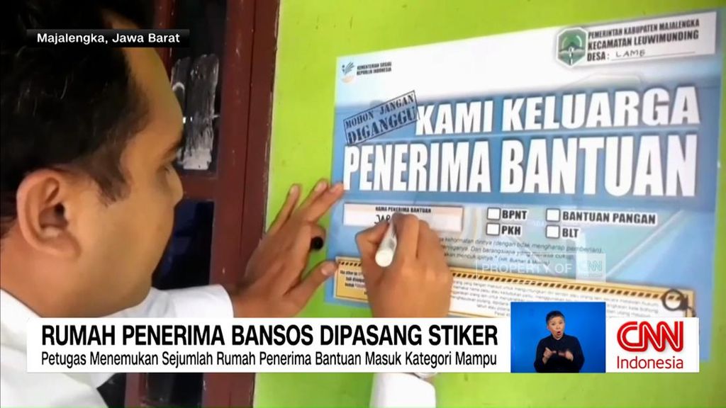 VIDEO: Rumah Penerima Bansos Dipasangi Stiker, Sebagian Warga Menolak
