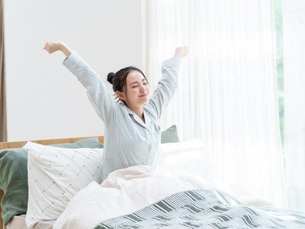 Perempuan Hobi Rebahan di Rumah Justru Menjaga Energi Positif Hunian Menurut Feng Shui