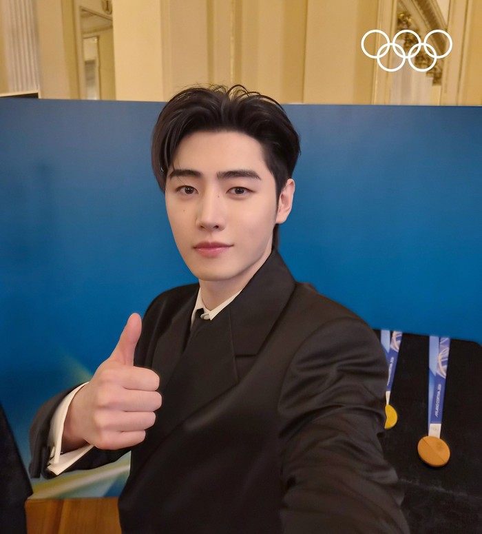 Diundang oleh Samsung yang merupakan Worldwide Olympic Partner sejak tahun 1998 silam, kehadiran Sunghoon ENHYPEN sebagai pembawa obor di Olympic Torch Relay tahun ini sontak menjadi perbincangan hangat di jagat maya. / Foto: x.com/ENHYPEN