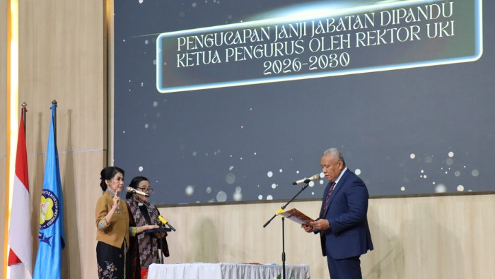 Yayasan Universitas Kristen Indonesia (YUKI) resmi melantik Prof. Angel Damayanti, S.IP., M.Si., M.Sc., Ph.D. sebagai Rektor Universitas Kristen Indonesia (UKI)