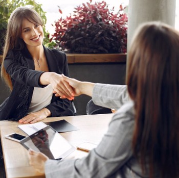 HR Langsung Tertarik! 3 Cara Berkomunikasi yang Membuat Kandidat Terlihat Lebih Menonjol