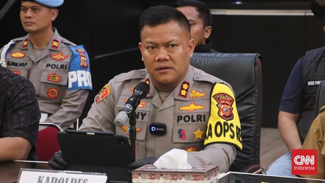 Fakta baru terungkap dalam kasus miras oplosan maut di Subang. Polisi ungkap jaringan distribusi lintas wilayah yang menyebabkan sembilan orang tewas.