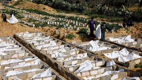 FOTO: Israel Bebaskan 53 Jenazah dan Potongan Tubuh Warga Gaza