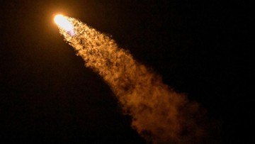 Roket SpaceX Seberat 4 Ton Bakal Tabrak Bulan Besok