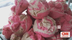 VIDEO: Kue Moho Diburu Pembeli Jelang Imlek