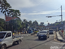 Long Weekend, Ribuan Kendaraan Serbu Puncak! One Way Diberlakukan