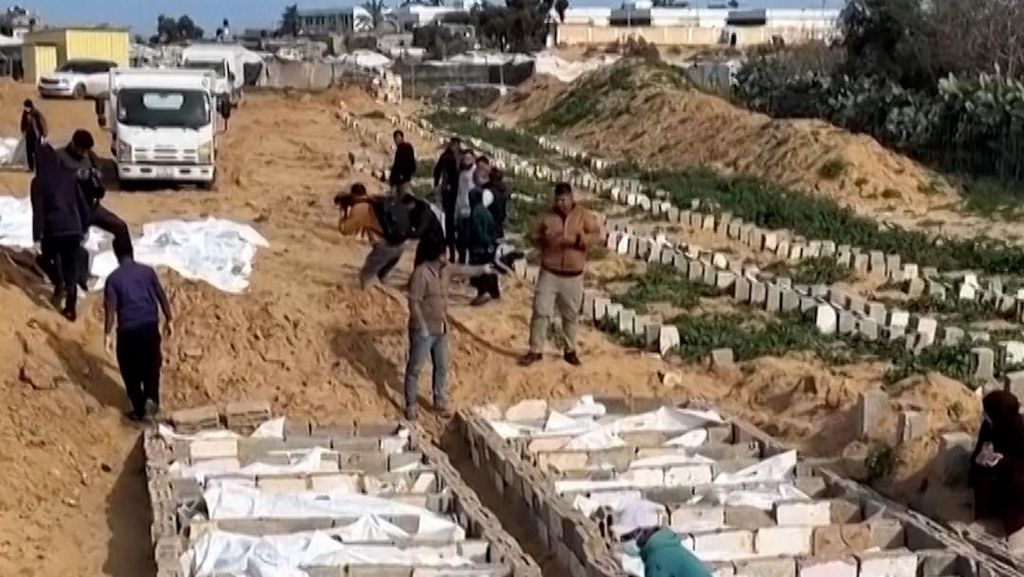 Pemakaman Massal 53 Jenazah Warga Palestina yang Dibebaskan Israel