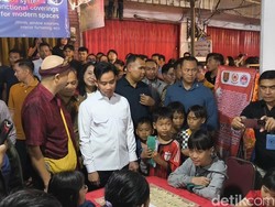 Video: Momen Gibran Sambangi Rumah Singgah Pasien Pejuang Kanker di Jakpus