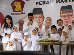 Legislator Gerindra Sapa Warga dalam Kegiatan Pengobatan Gratis di Ragunan