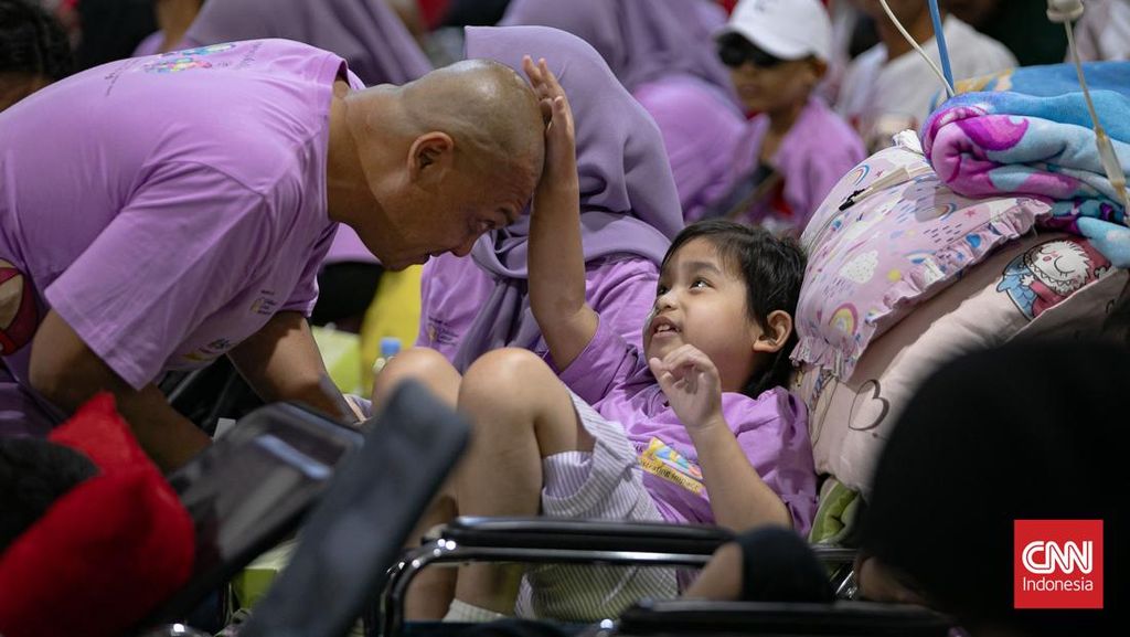 FOTO: Berani Gundul Massal di Hari Kanker Anak Internasional