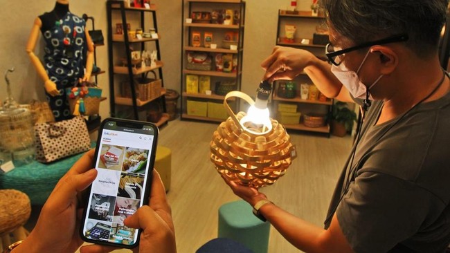 BRI memberdayakan UMKM Indonesia melalui LinkUMKM, platform digital yang menawarkan pelatihan, dukungan, dan fitur meningkatkan kapasitas dan perluasan pasar.