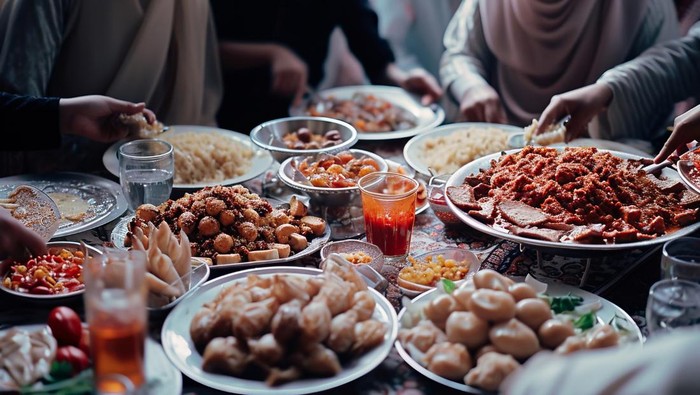 6 Makanan yang Sebaiknya Kamu Hindari Saat Buka Puasa