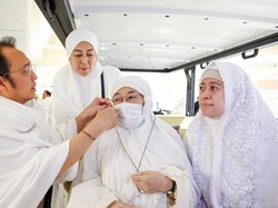 Momen Hangat Megawati Saat Umrah Bareng Keluarga, Prananda Bantu Tahalul