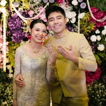 Selamat! Riza Syah dan Claudia Adhara Resmi Lamaran