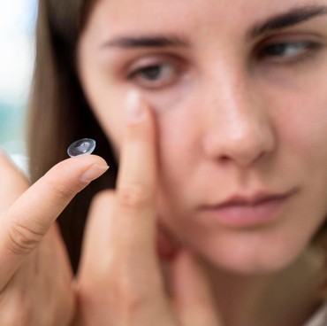 Bahaya Penggunaan Softlens & Cara Memakainya Agar Terhindari dari Risiko Kesehatan Mata
