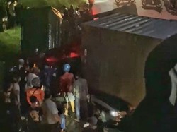 Truk Kontainer Timpa Mobil di Karawang, Satu Orang Tewas