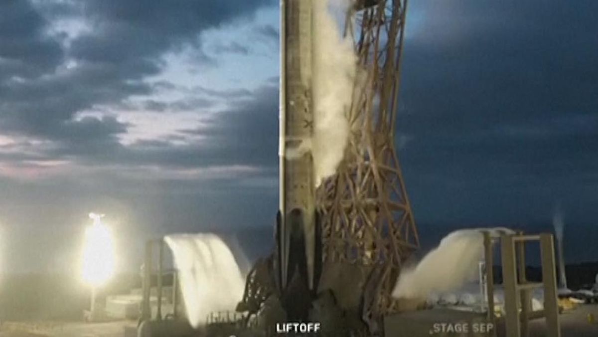 Detik-detik SpaceX Luncurkan 24 Satelit Starlink ke Orbit