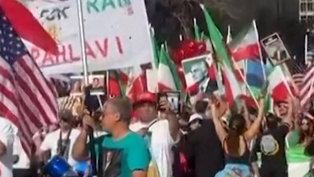 Aksi Protes di Los Angeles AS Kecam Pemerintahan Iran