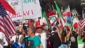 Aksi Protes di Los Angeles AS Kecam Pemerintahan Iran