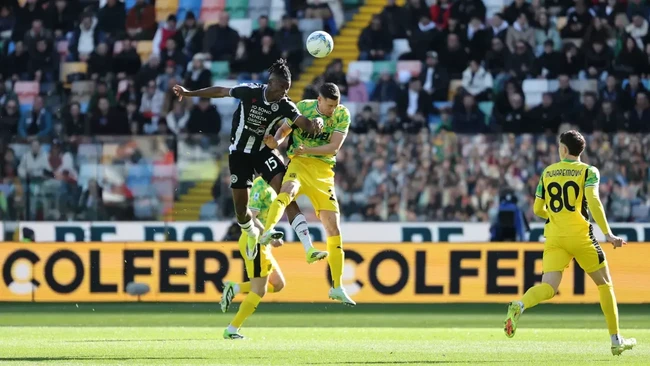 Pemain Timnas Indonesia, Jay Idzes, tampil solid saat Sassuolo menang 2-1 atas Udinese dalam lanjutan Serie A 2025/2026.