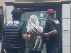 Viral Pria Bersajam Ancam Pengendara di Pontianak