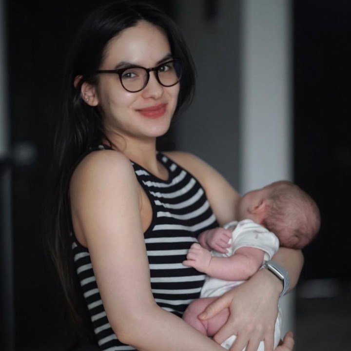 <p>Artis Steffi Zamora kini semakin bahagia menjalani&nbsp;peran barunya sebagai Bunda dari anak satu. Usai resmi menikah dengan Nino Fernandez, pasangan ini telah dikaruniai seorang putri cantik bernama Kaia Lanna Fernandez yang semakin mencuri perhatian. (Foto: Instagram @steffizamoraaa)</p>