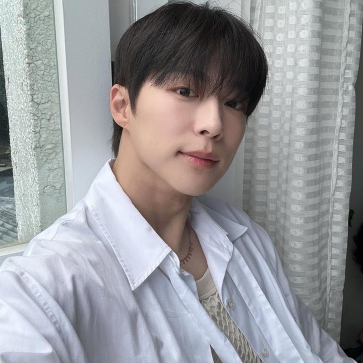 <p>Menilik dari <em>Soompi</em>, drama&nbsp;<em>Our Universe</em> mengisahkan perjuangan dua saudara ipar yang harus menghadapi peristiwa pahit dalam hidup. Mereka adalah Sun Tae Hyung yang diperankan Bae In Hyuk dan Woo Hyun Jin yang diperankan Roh Jeong Eui, yang terpaksa mengurus keponakan mereka, U Ju, setelah kedua orang tuanya meninggal dunia secara mendadak. (Foto: Instagram @inhyuk_bb)</p>