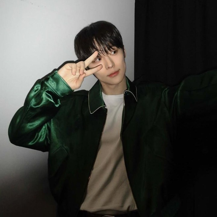 <p>Bae In Hyuk mengawali debut aktingnya lewat sejumlah drama, termasuk <em>Love Buzz</em> dan <em>When You Love Yourself 2</em>. Namanya semakin melejit saat ia memerankan Danny, seorang bartender tampan di drama <em>XX</em>. (Foto: Instagram @inhyuk_bb)</p>