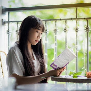 5 Rekomendasi Novel Heartwarming tentang Sisterhood yang Bikin Haru