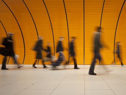 7 Ciri Kepribadian Orang yang Jalannya Cepat Menurut Studi Psikologi