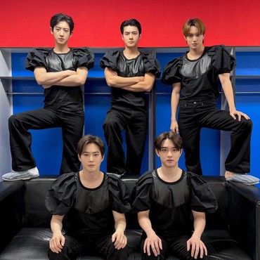 Pakai Baju Panggung Ikonik D.O Tahun 2013, EXO Sukses Bikin Fans Ngakak