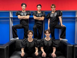 Pakai Baju Panggung Ikonik D.O Tahun 2013, EXO Sukses Bikin Fans Ngakak