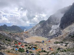Cerita Pecinta Alam Manfaatkan Libur Imlek untuk Daki Gunung Sibayak