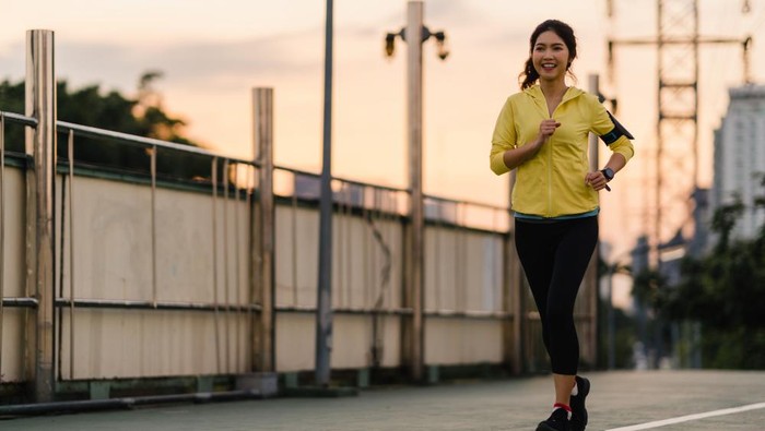 Olahraga membuat mood lebih baik. Olahraga membantu mengurangi hormon stres dan mendorong produksi endorfin.