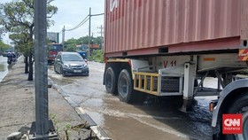 Jelang Imlek, Pesisir Utara Surabaya Terendam Banjir Rob