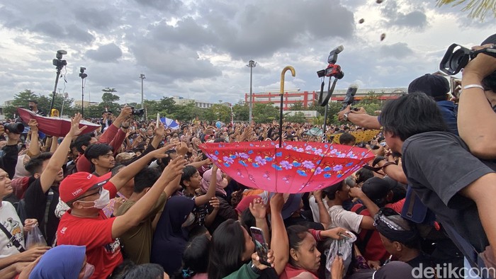Suasana Kirab Budaya Dugderan 2026 di Masjid Agung Semarang, Kecamatan Semarang Tengah, Kota Semarang, Senin (16/2/2026).