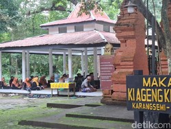 Makam Ki Ageng Keniten Nganjuk Dipadati Peziarah Jelang Ramadan