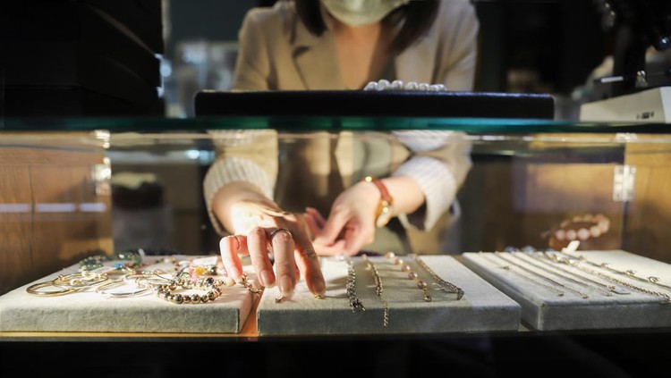 Menkeu Purbaya Ungkap Sebagian Besar Perhiasan Tiffany & Co Selundupan dari Spanyol