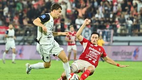 FOTO: Mauro Zijlstra Debut, Persija Menang