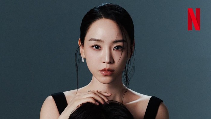 Lee Jun Hyuk dan Shin Hye Sun Pancarkan Aura Misterius di Pemotretan Drakor The Art of Sarah