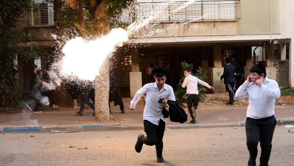 FOTO: Protes Penolakan Rekrutmen Militer Israel Memanas