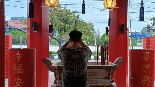 Demi menghormati umat muslim yang menjalankan ibadah puasa, Kelenteng Thien Ie Kong di Samarinda ubah jadwal puncak Cap Go Meh.