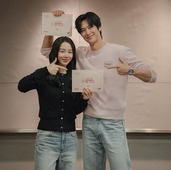 Shin Hae Sun dan Na In Woo akan Reuni di Drakor Rom-Com Netflix Baru Love O'Clock